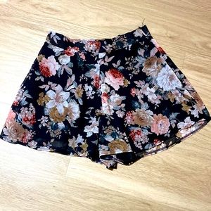 Floral flowy shorts